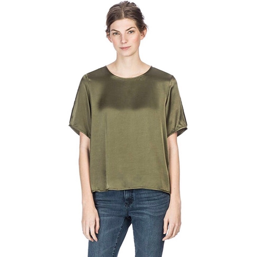 Lilla P Green Sateen Back Zip Short Sleeve Crew Neck Tee Shirt Blouse Size S